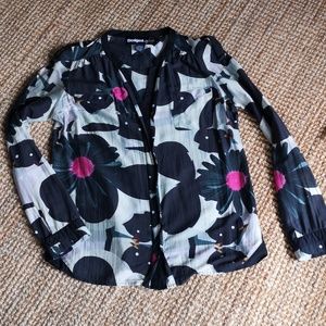 Desigual blouse - Beautiful floral pattern.